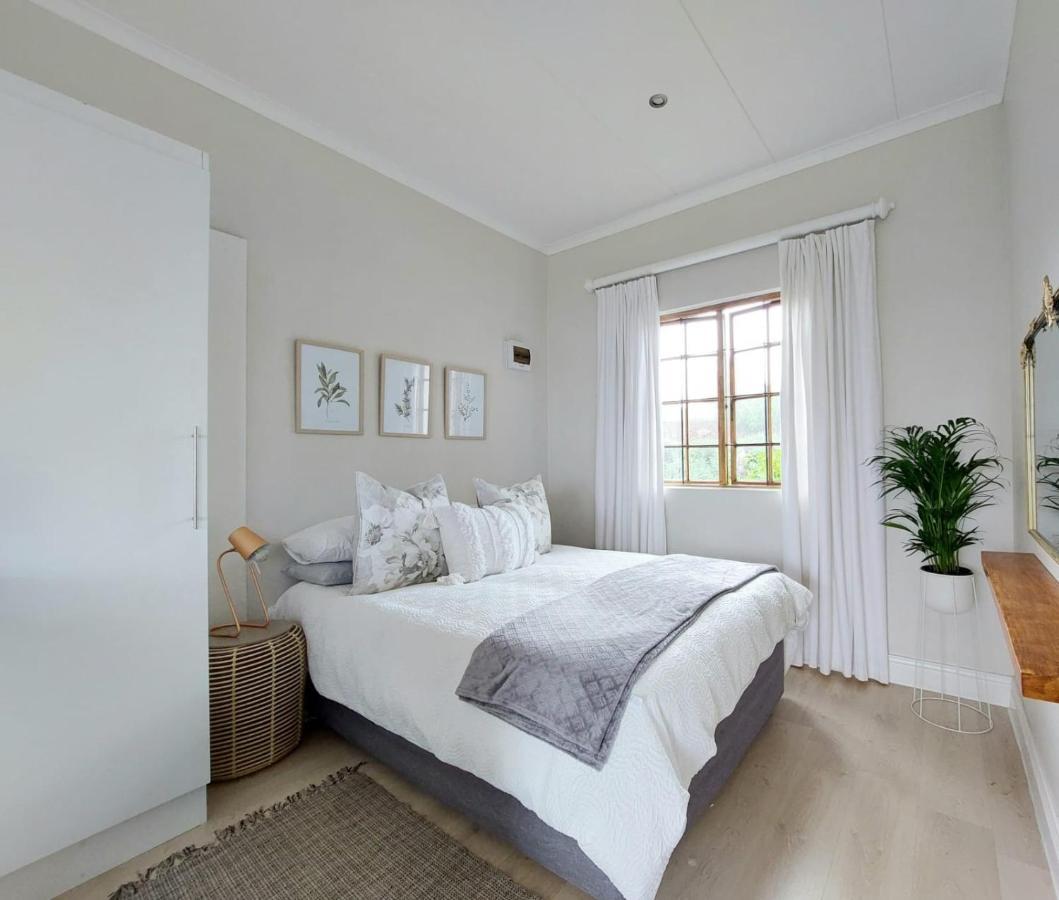 Upmarket Off Grid Cottage On Organic Farm In Secure Estate ホウィック エクステリア 写真